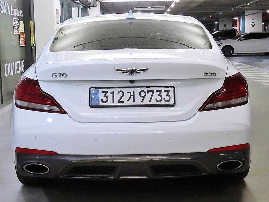 Genesis G70 - Vista 5