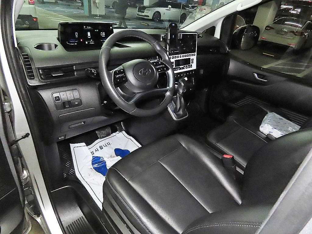 HYUNDAI Staria - Vista 10