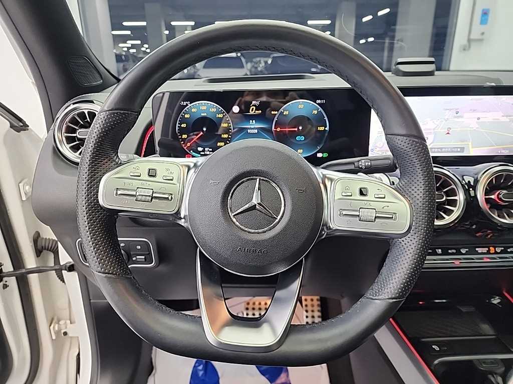 Mercedes Benz EQB - Vista 9