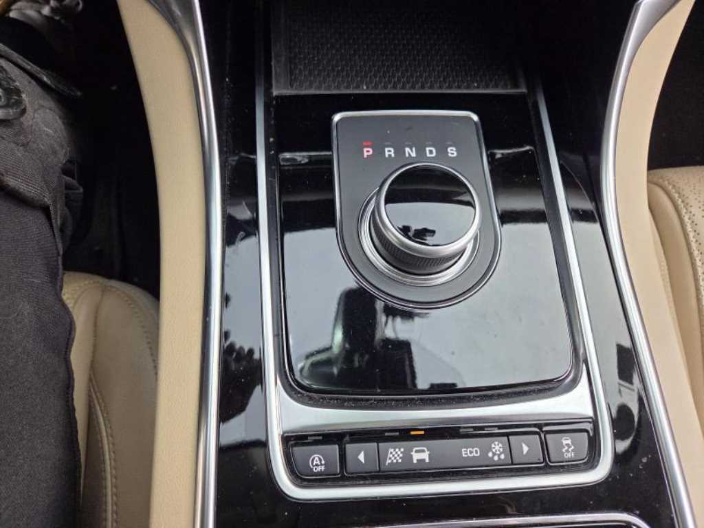 Jaguar XF - Vista 11