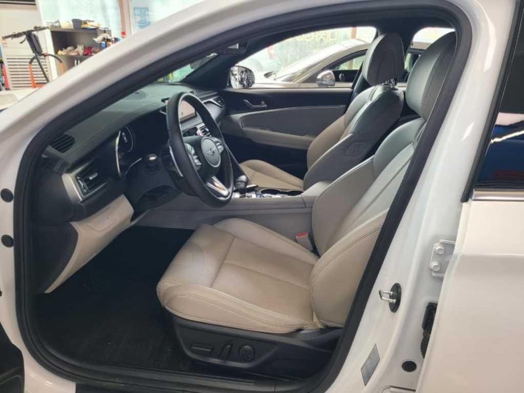 Genesis G70 - Vista 5