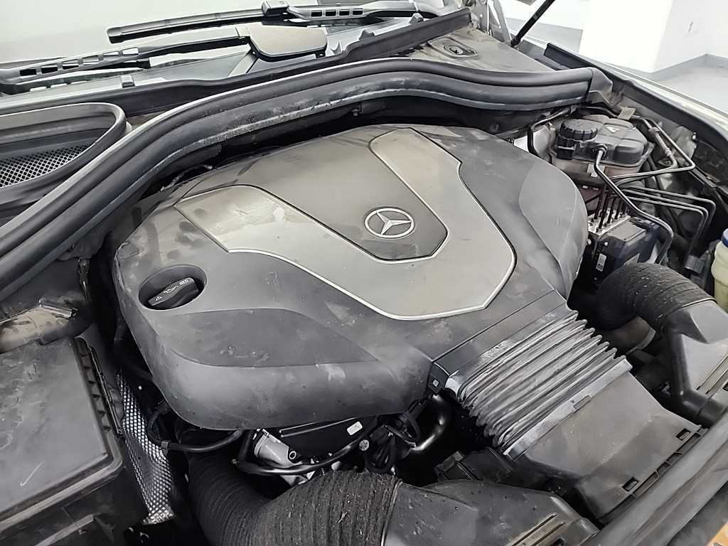 Mercedes Benz GLE Class - Vista 5