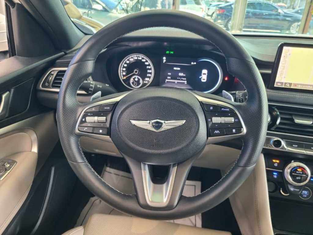 Genesis G70 - Vista 9