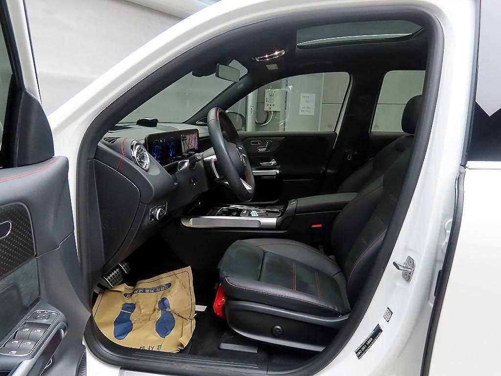 Mercedes Benz EQB - Vista 5