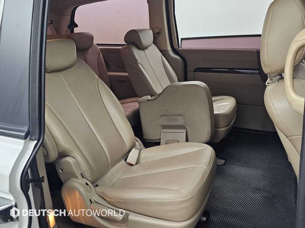 KIA Carnival - Vista 12