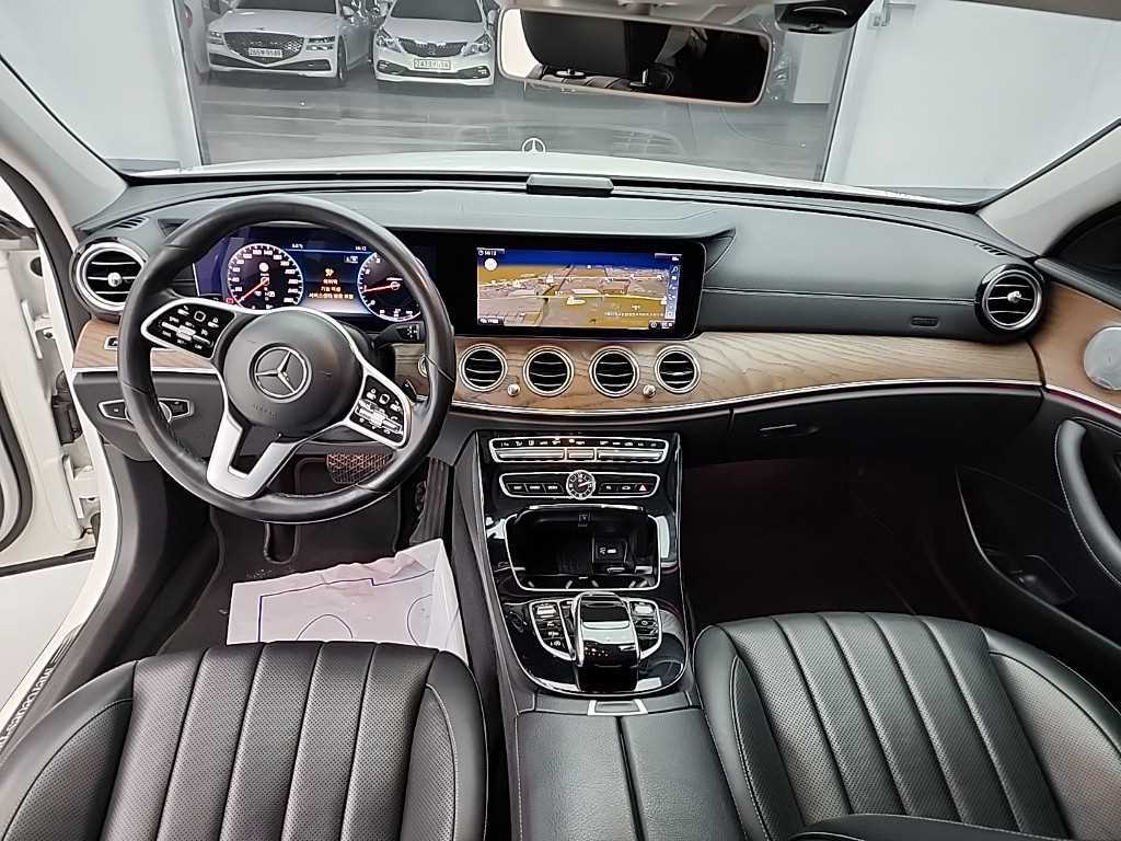 Mercedes Benz E class - Vista 7