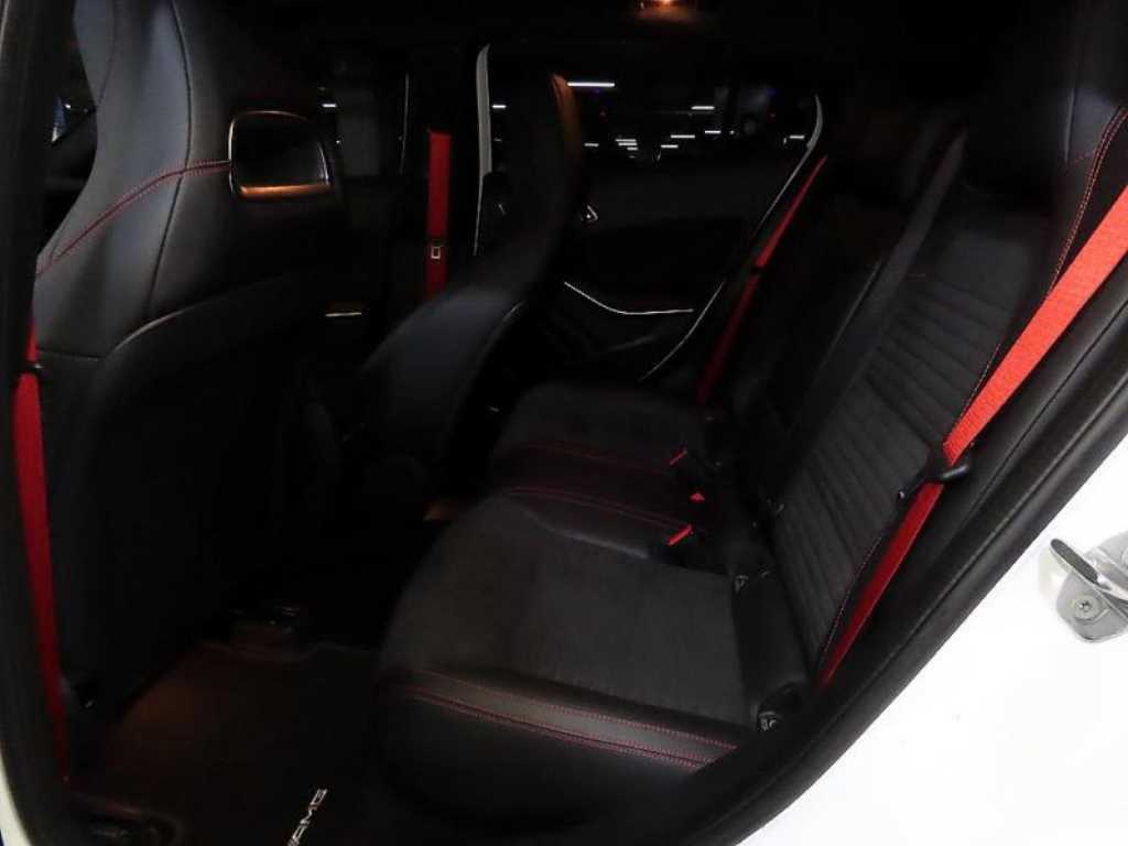 Mercedes Benz GLA Class - Vista 7