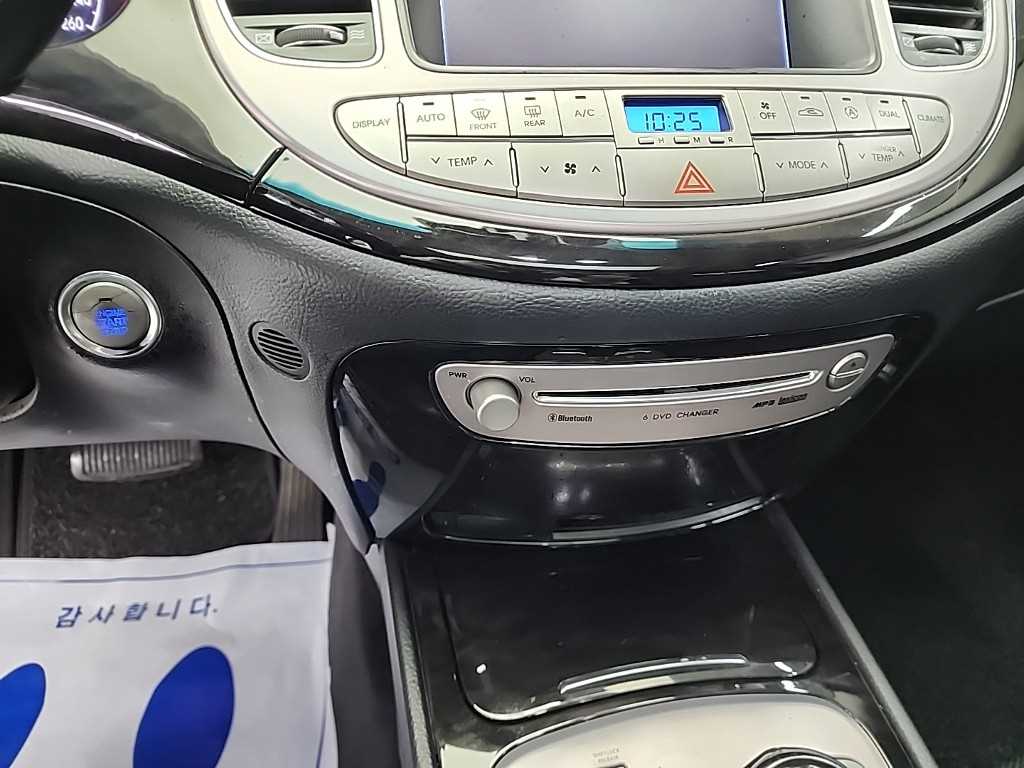 HYUNDAI Genesis - Vista 10