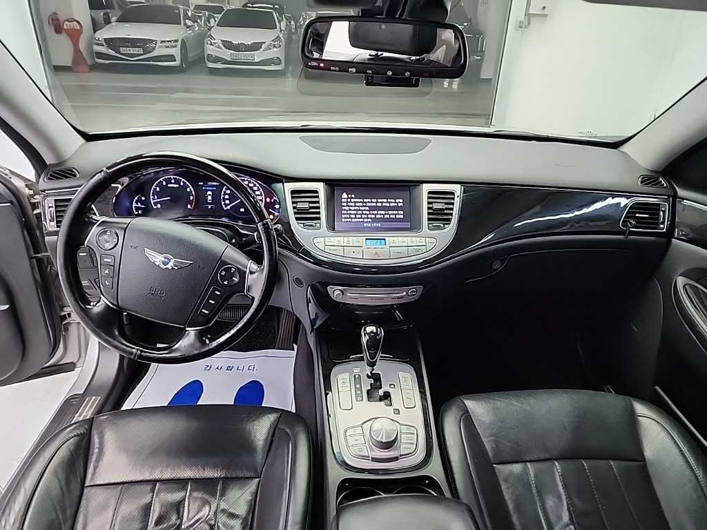 HYUNDAI Genesis - Vista 7