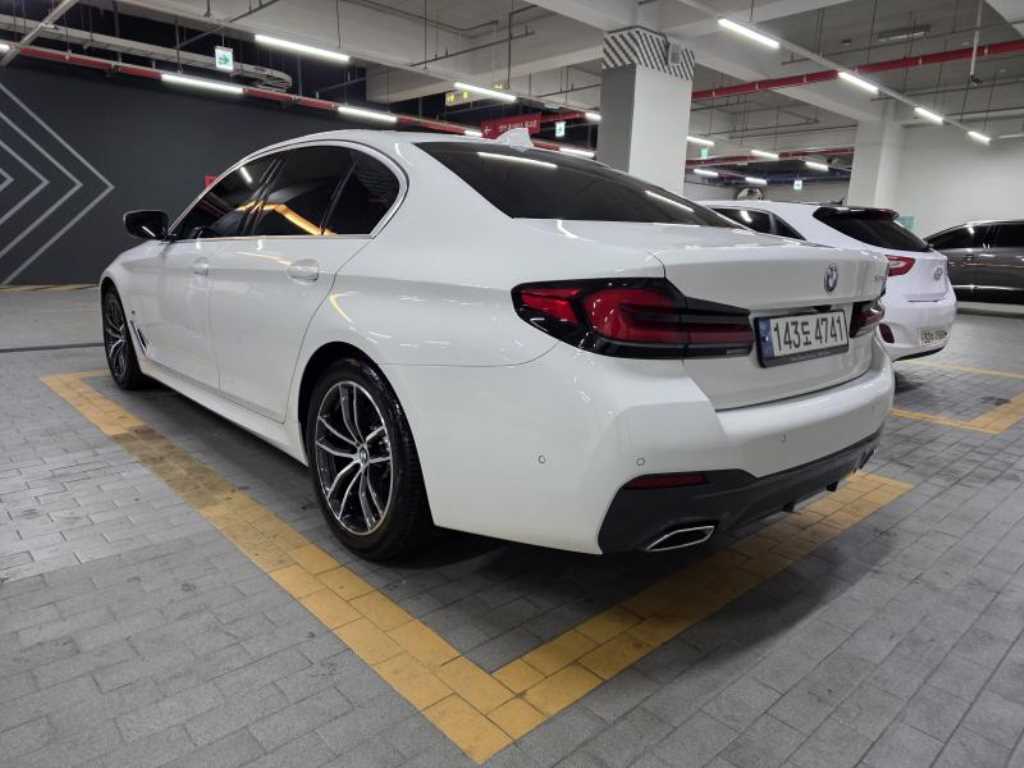 BMW 5 Series - Vista 5
