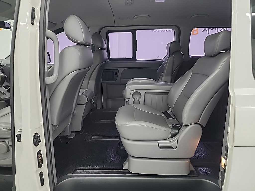 HYUNDAI Starex - Vista 12