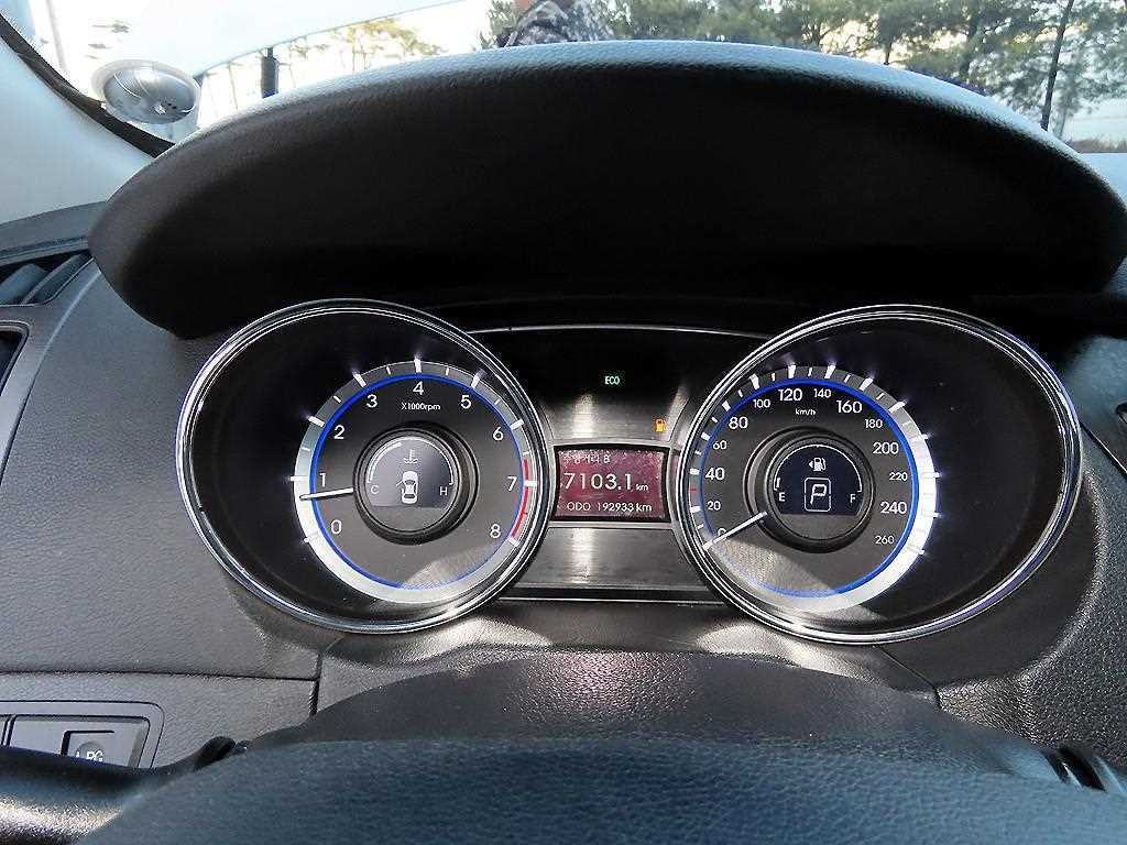 HYUNDAI Sonata - Vista 9