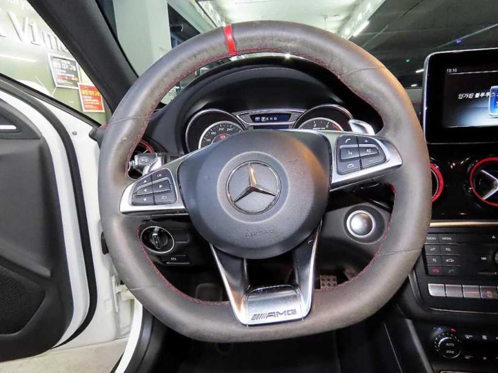 Mercedes Benz GLA Class - Vista 8