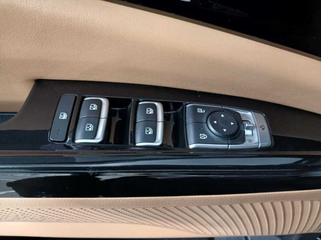 KIA Carnival - Vista 11