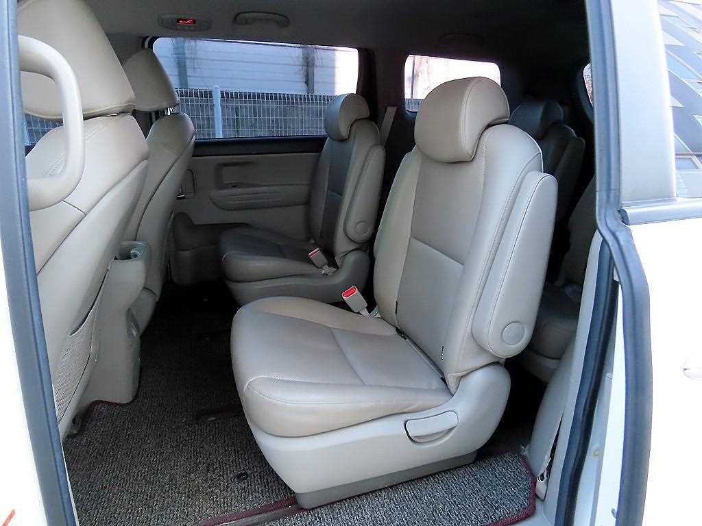 KIA Carnival - Vista 6