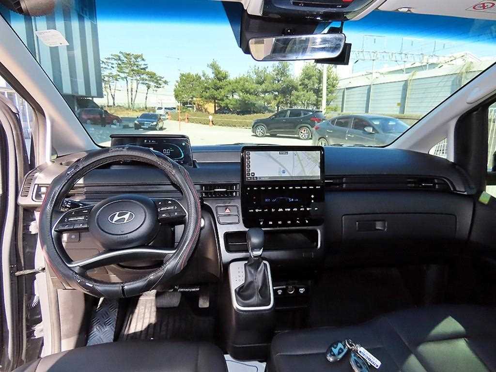 HYUNDAI Staria - Vista 8