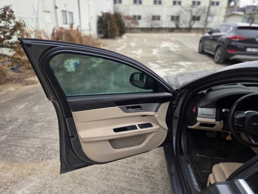 Jaguar XF 2019 Gris - Importación desde Corea - HF Imports Iquique - Foto 13
