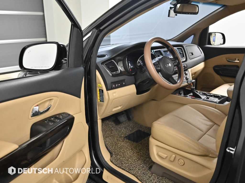 KIA Carnival - Vista 11