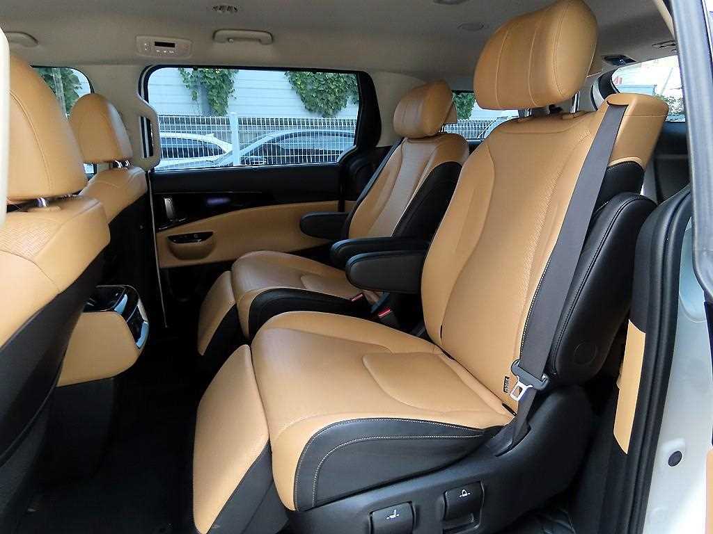KIA Carnival - Vista 6