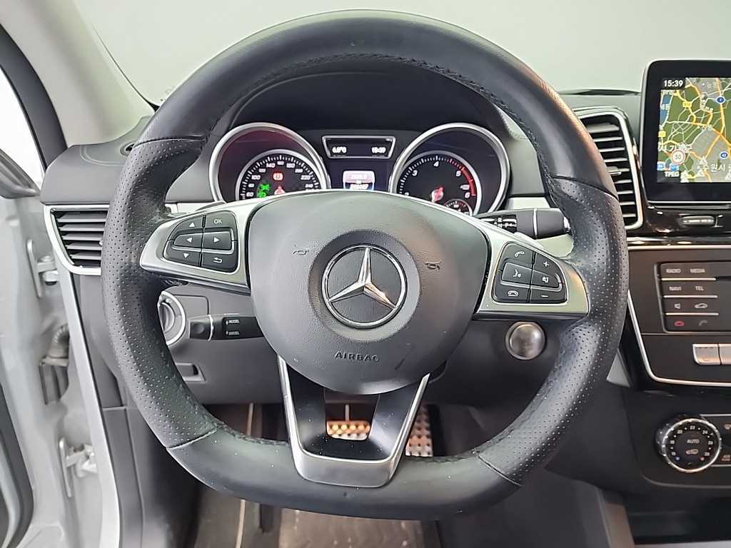 Mercedes Benz GLE Class - Vista 9