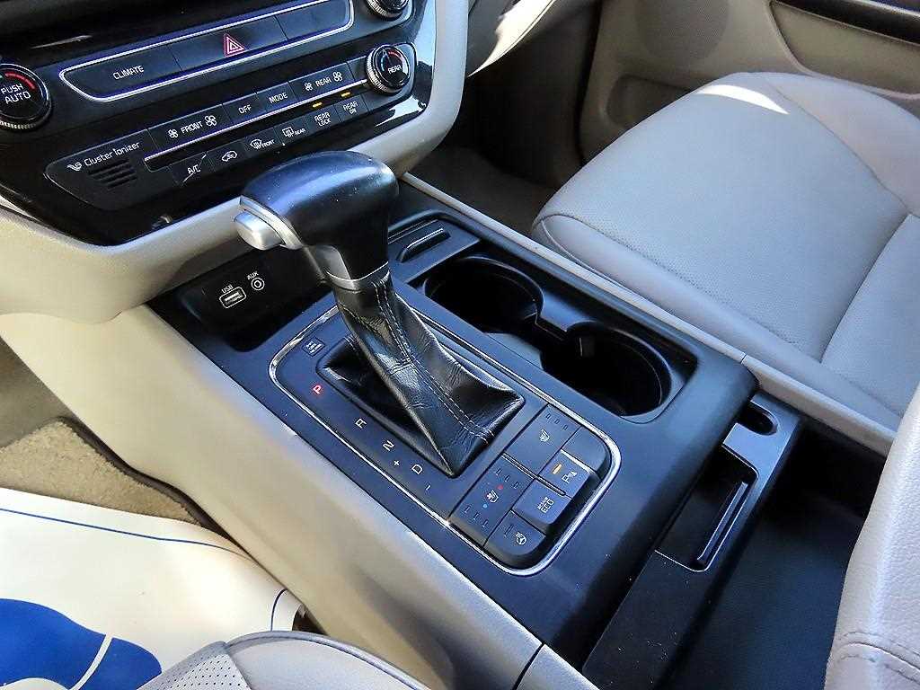 KIA Carnival - Vista 11