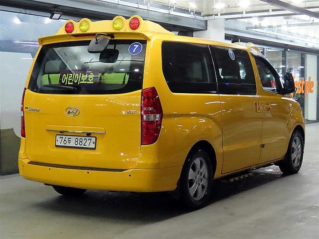 HYUNDAI Starex - Vista 4