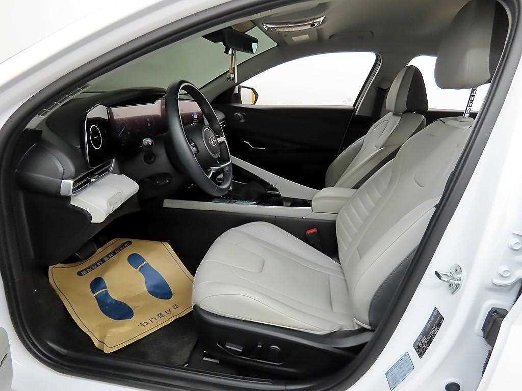 HYUNDAI Avante - Vista 5