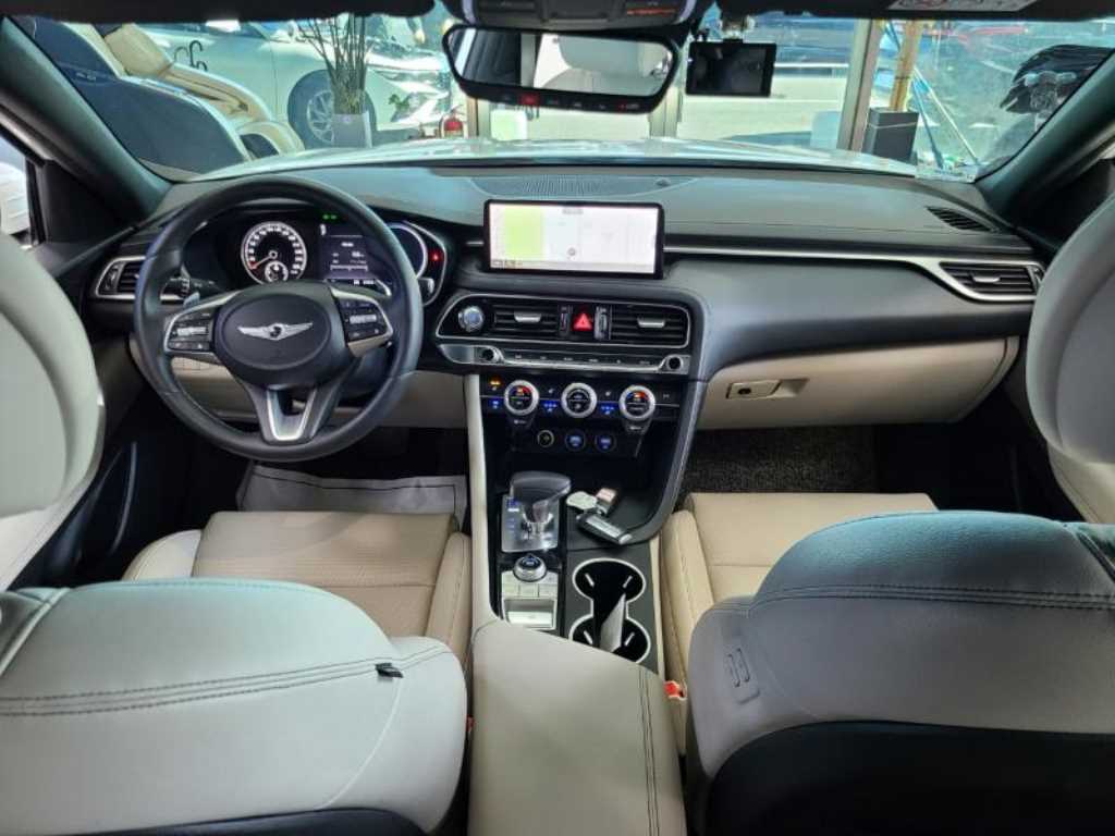 Genesis G70 - Vista 8