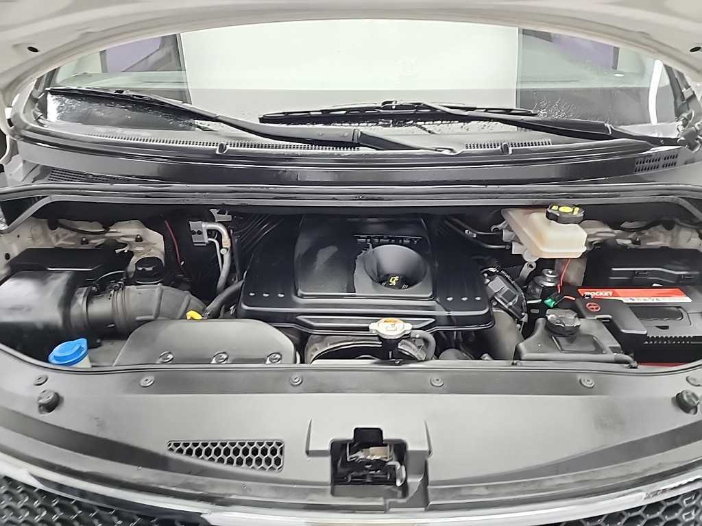 HYUNDAI Starex - Vista 5