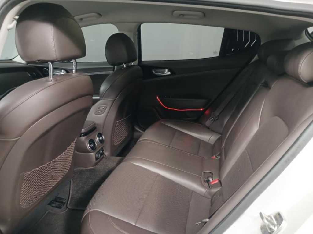 KIA Stinger - Vista 8