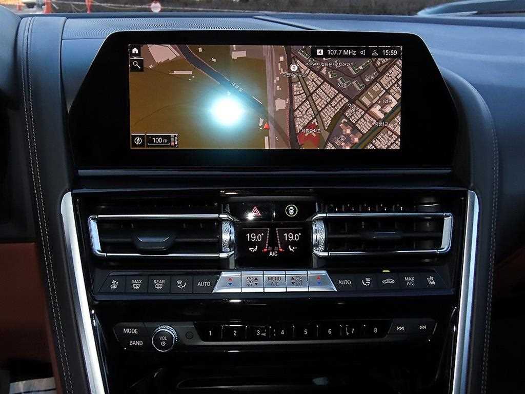 BMW 8 Series - Vista 12