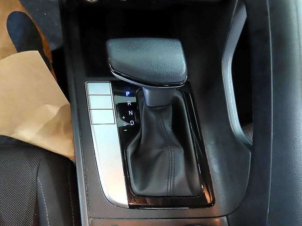 HYUNDAI Avante - Vista 10