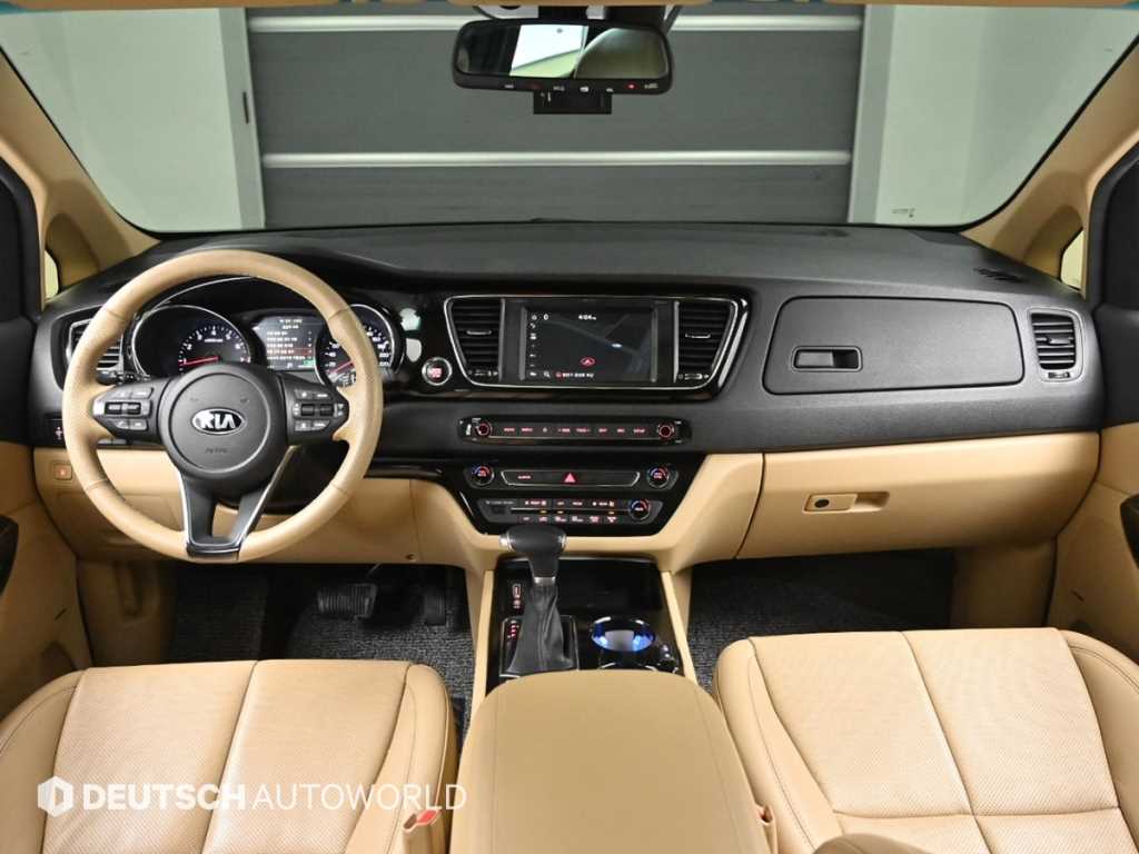 KIA Carnival - Vista 7