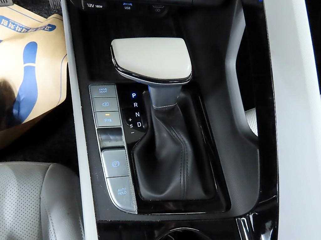 HYUNDAI Avante - Vista 10