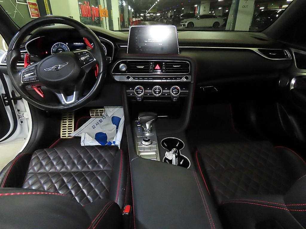 Genesis G70 - Vista 10