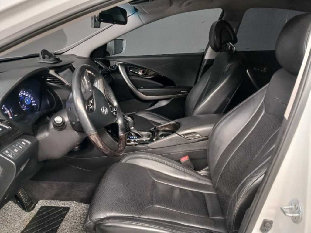 HYUNDAI Grandeur - Vista 7