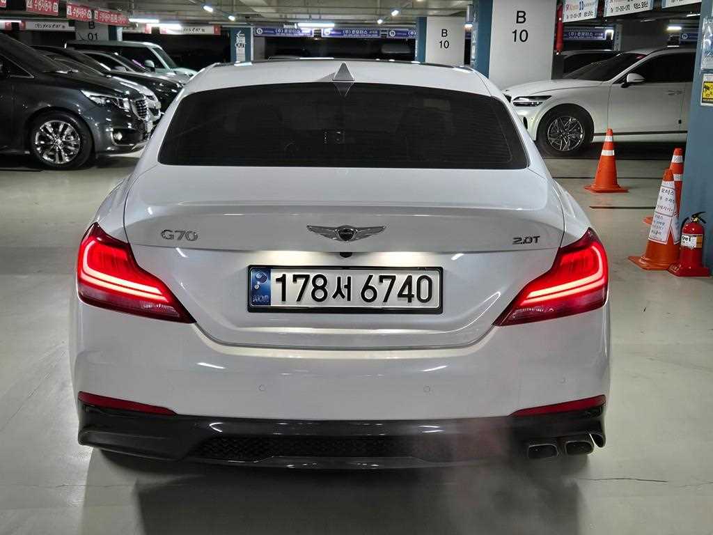 Genesis G70 - Vista 4