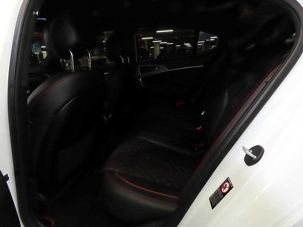 Genesis G70 - Vista 7