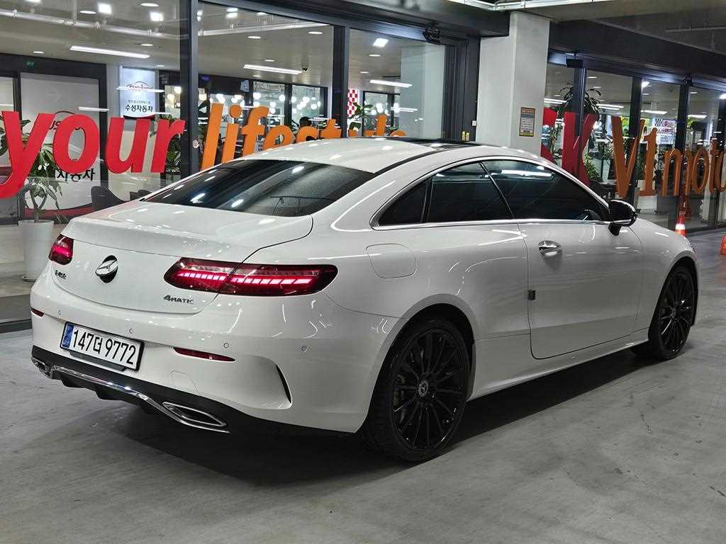 Mercedes Benz E class - Vista 5