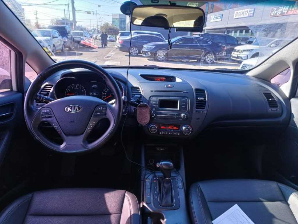 KIA K3 - Vista 8