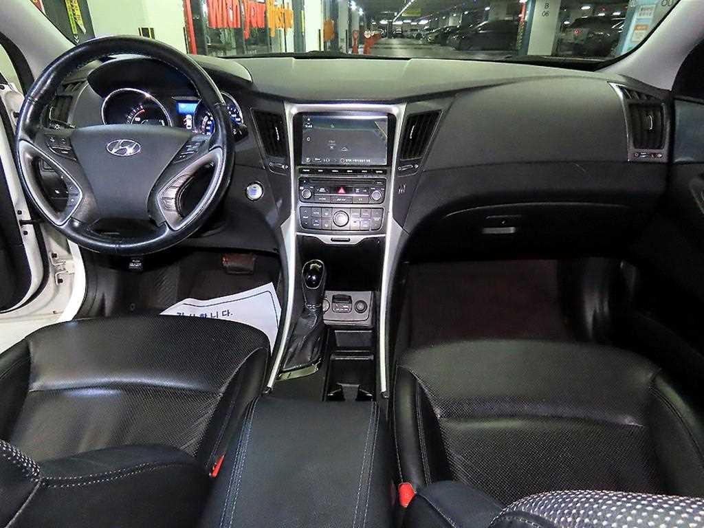 HYUNDAI Sonata - Vista 10