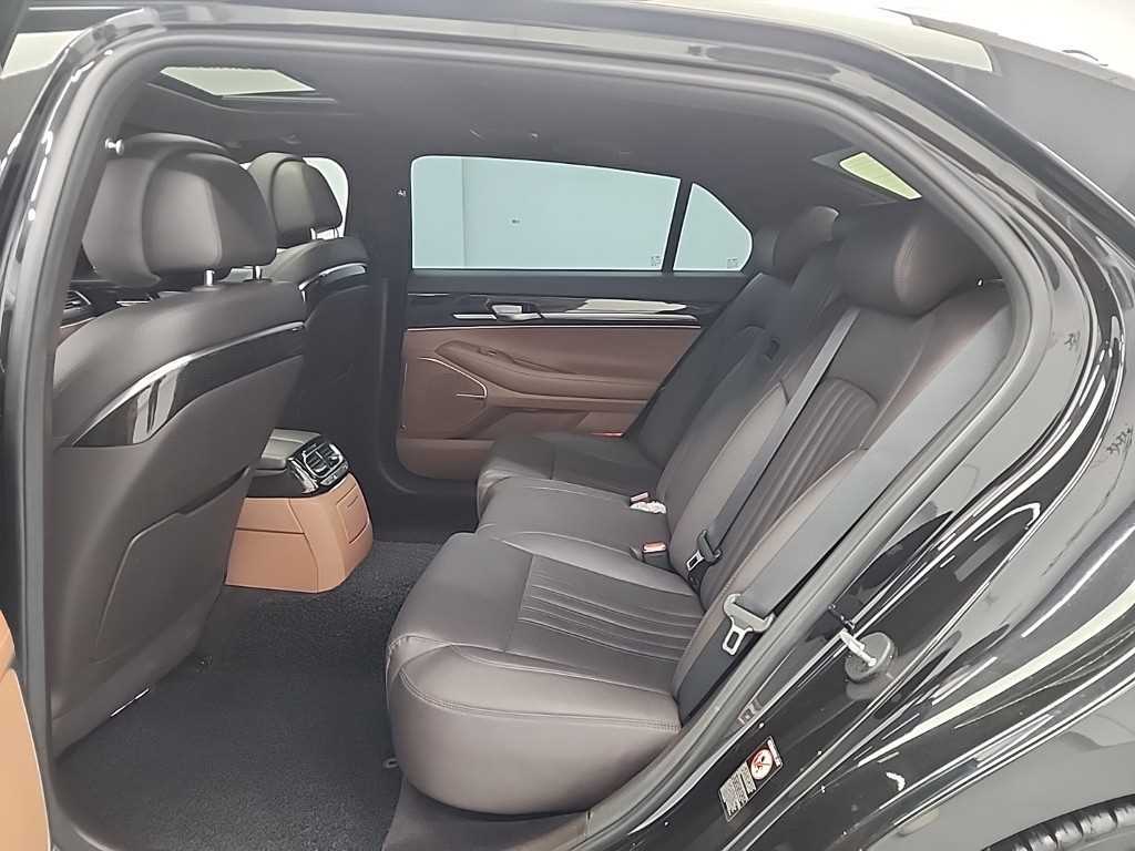 Genesis G90 - Vista 12