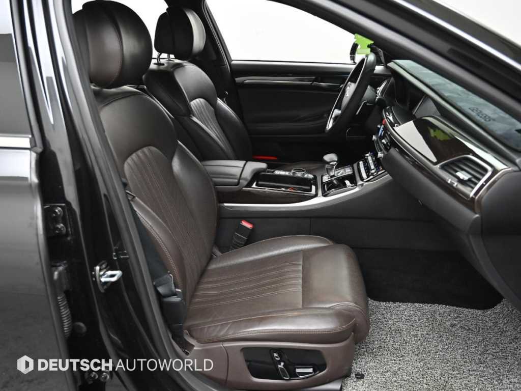 Genesis EQ900 - Vista 10