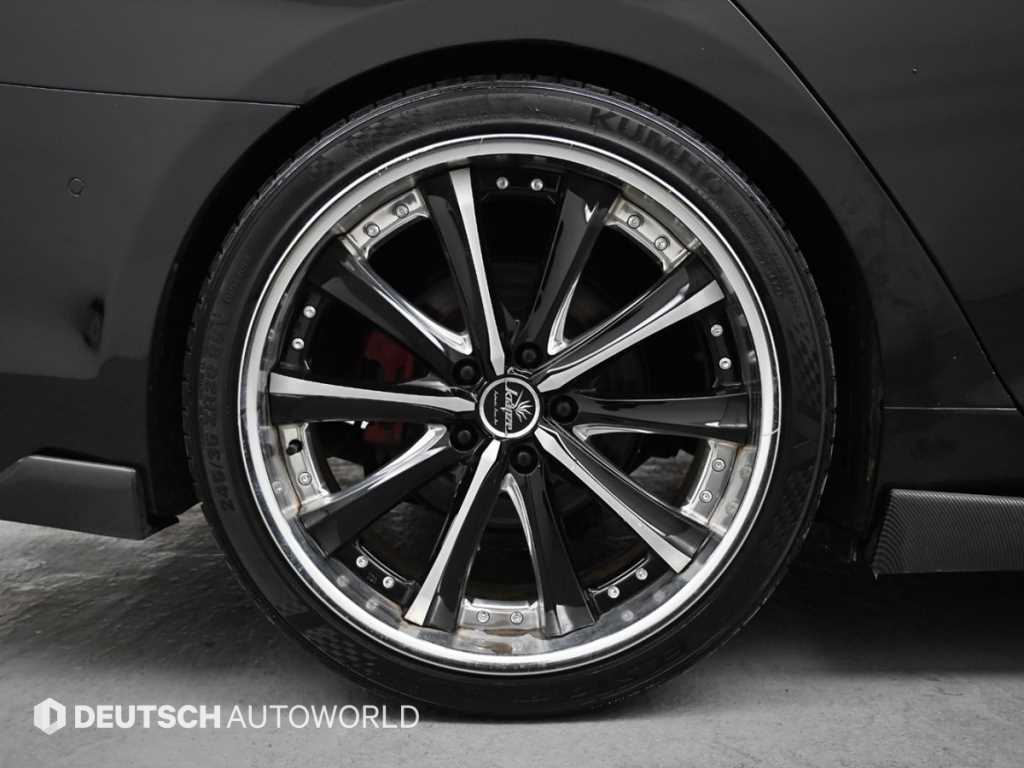 HYUNDAI Genesis - Vista 5