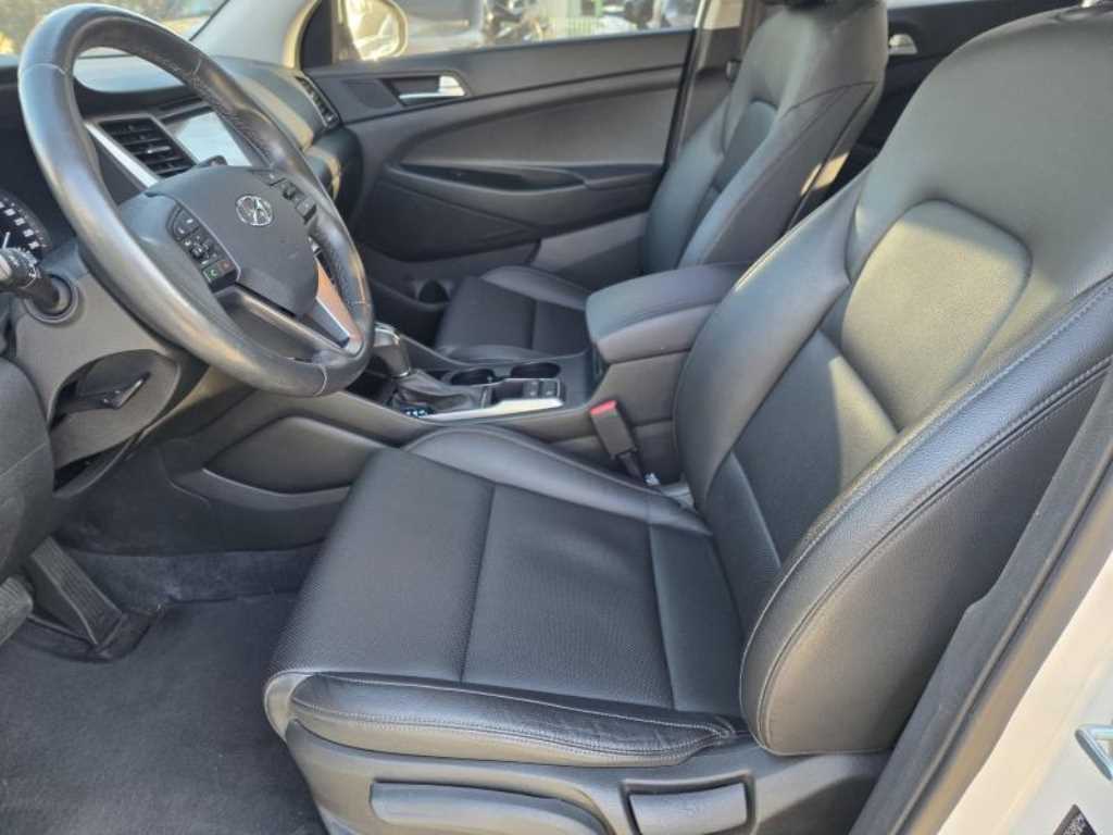 HYUNDAI Tucson - Vista 10