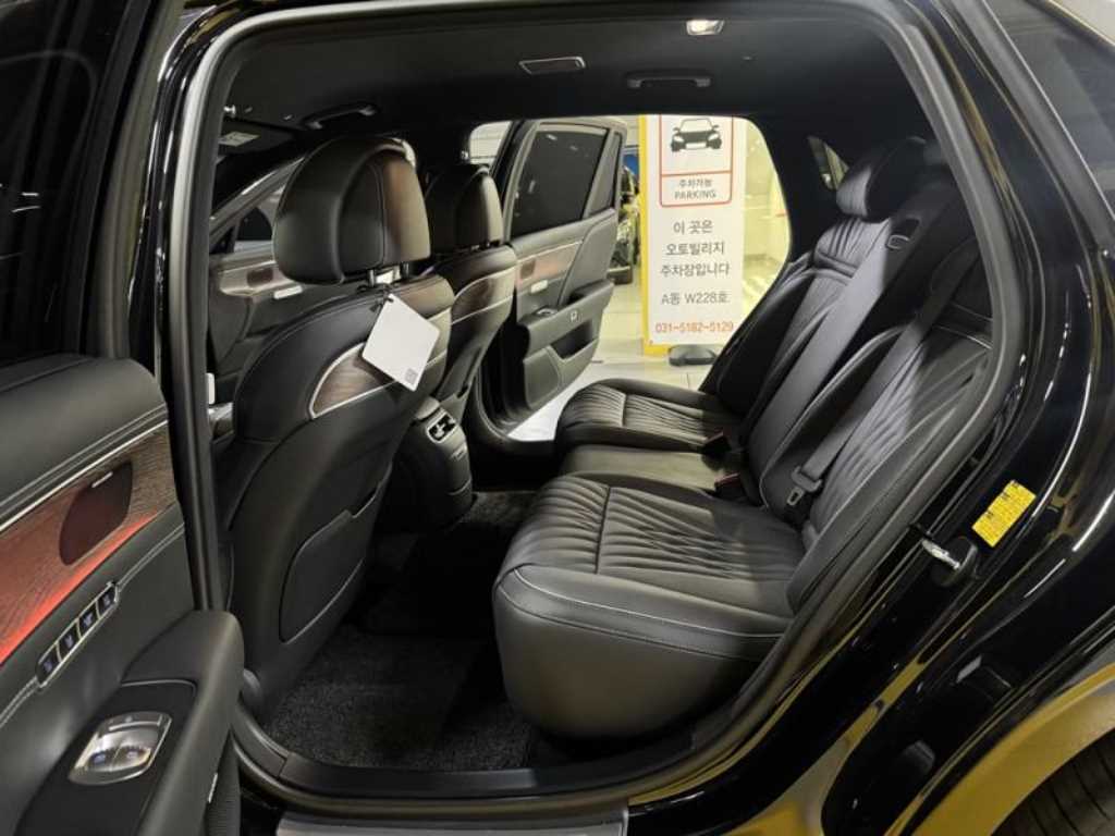 Genesis G90 - Vista 8