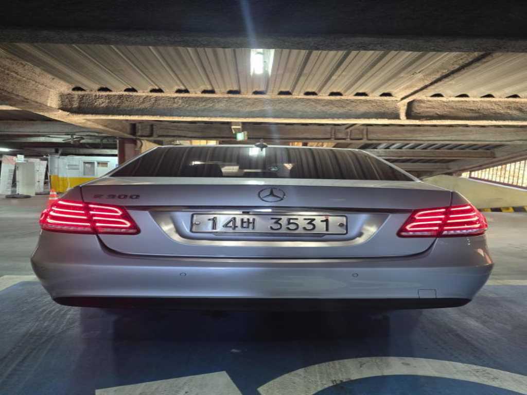 Mercedes Benz E class - Vista 4