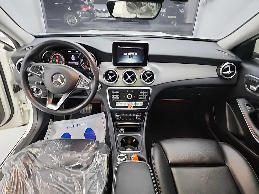 Mercedes Benz GLA Class - Vista 7