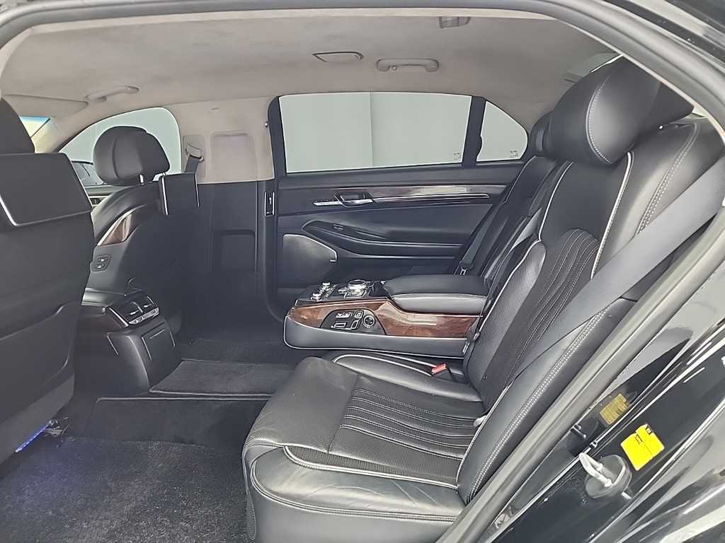 Genesis EQ900 - Vista 12