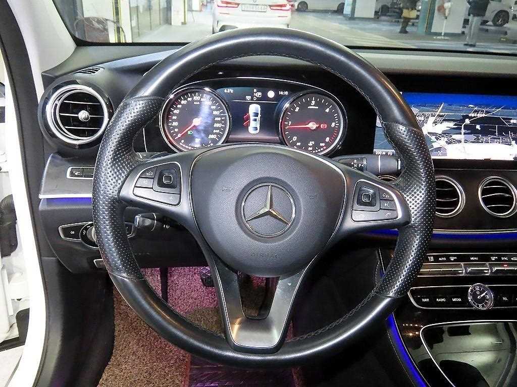 Mercedes Benz E class - Vista 9